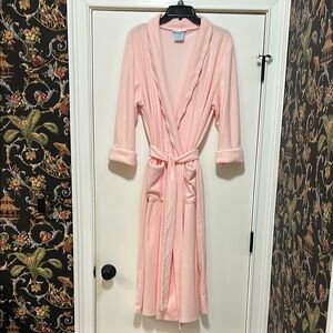 Weezie Women’s Long Scallop Lightweight Robe, Size M